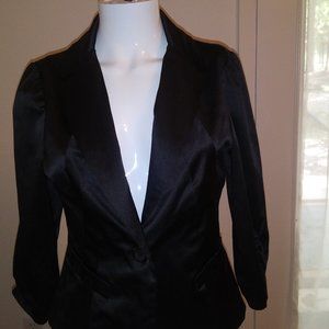 black elbow length blazer